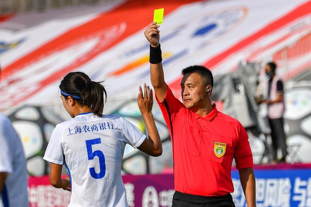 欧文末节超神东契奇22+15 独行侠险胜雷霆2-1